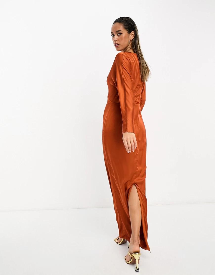 satynowa pomarańczowa maxi sukienka z długim rękawem