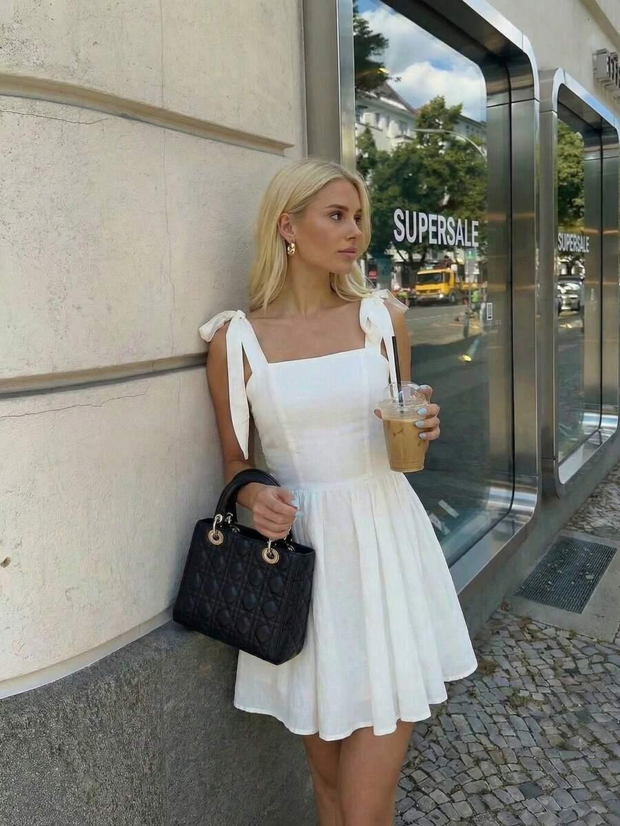 BIAŁA MINI SUKIENKA