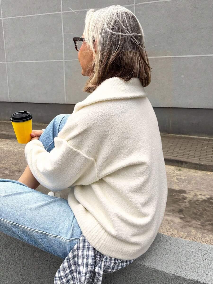 kremowy dzianinowy sweter 
