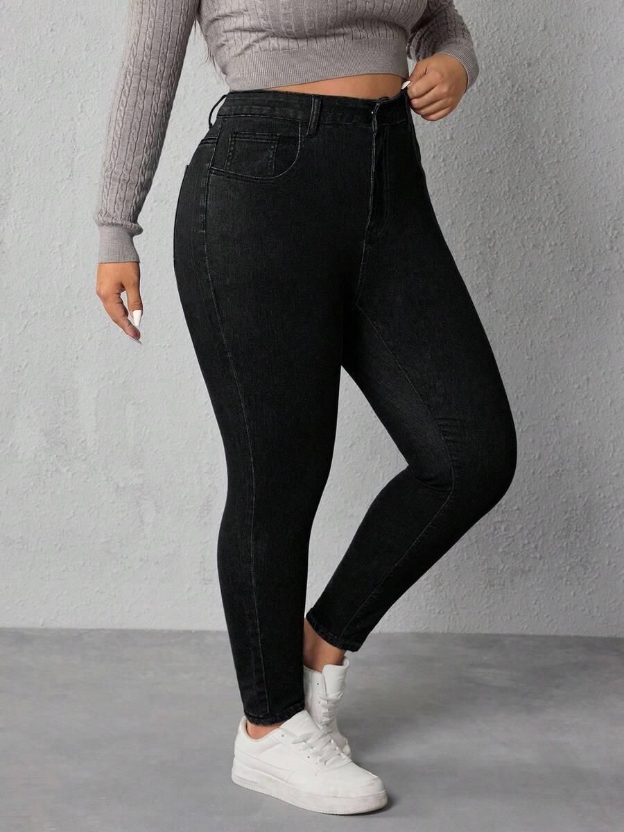 czarne spodnie jeans
