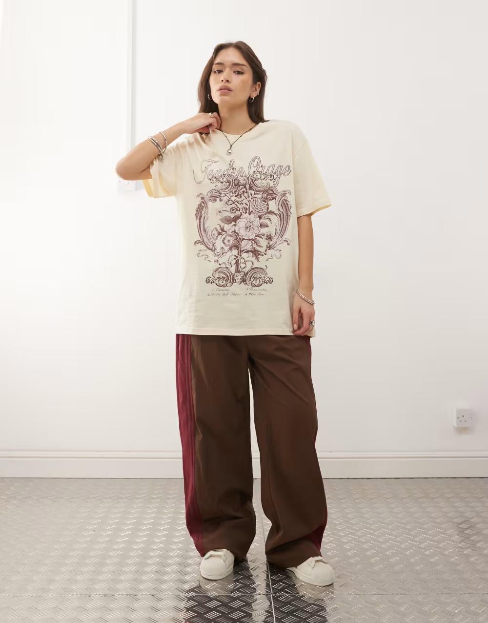 beżowy t-shirt print