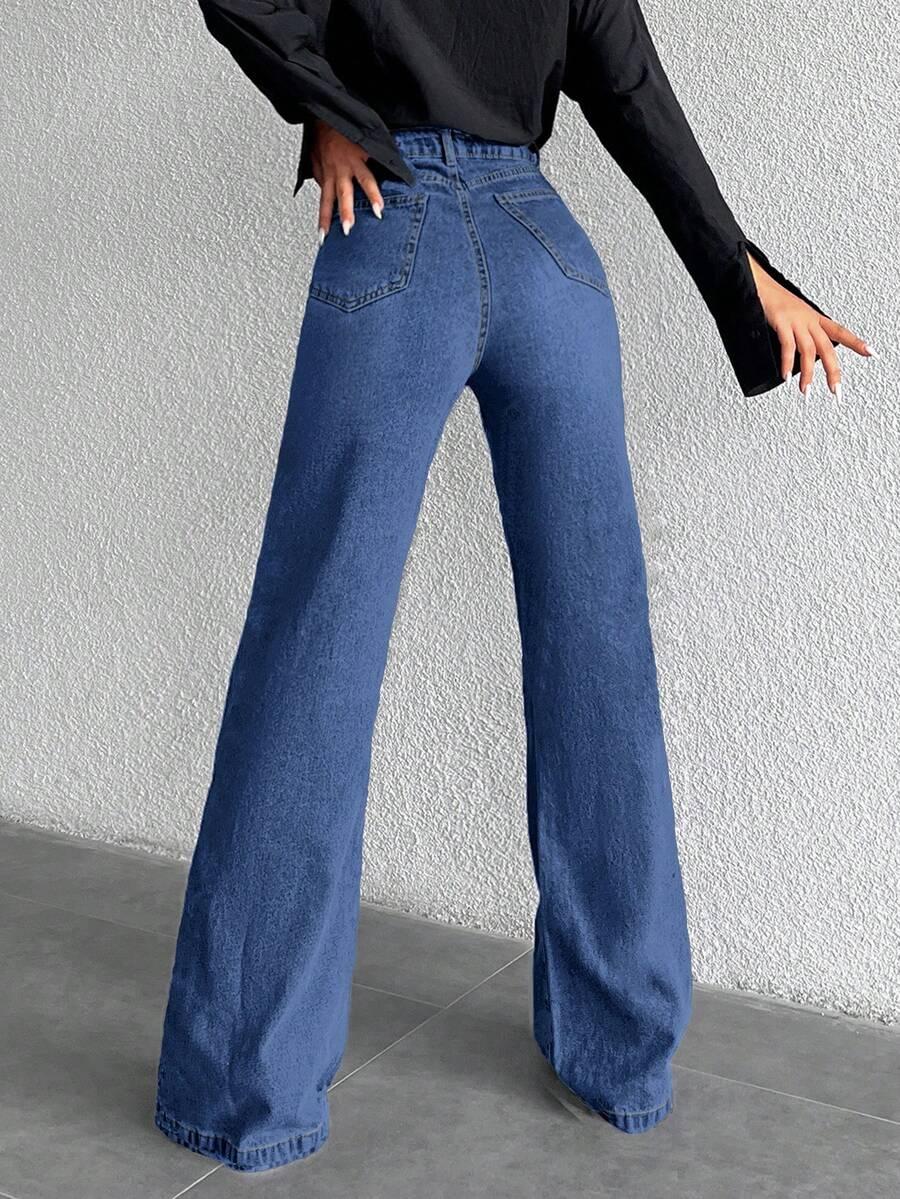 niebieskie spodnie jeans