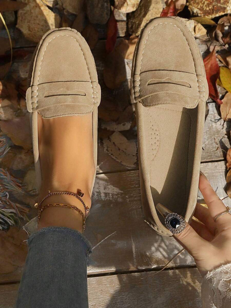 BEŻOWE BUTY WSUWANE ZAMSZ