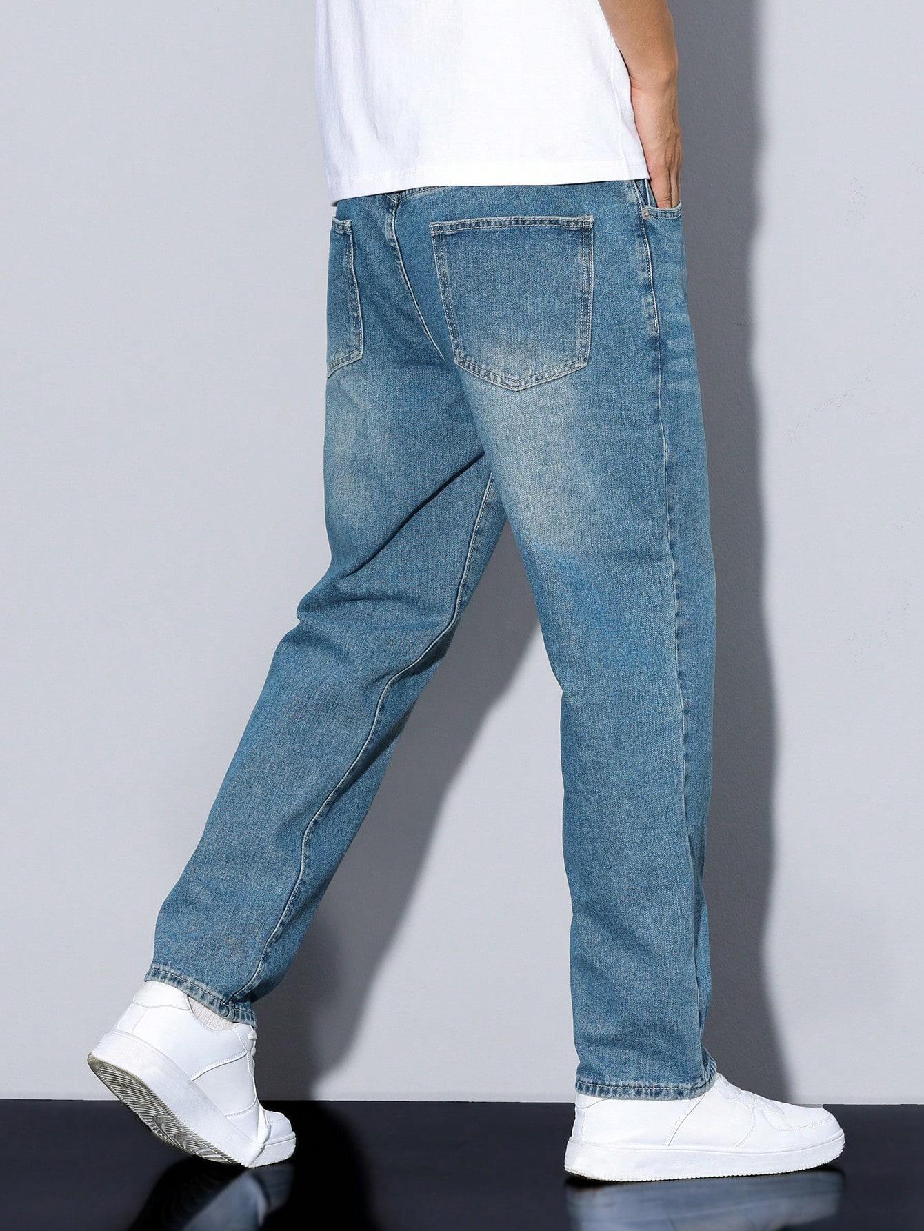 niebieskie spodnie jeans