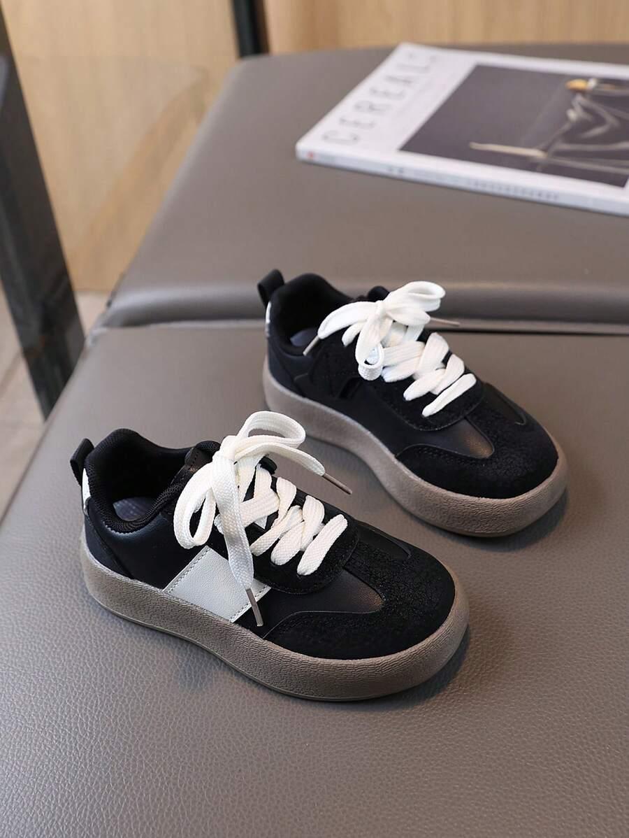 SZNUROWANE BUTY SPORTOWE 