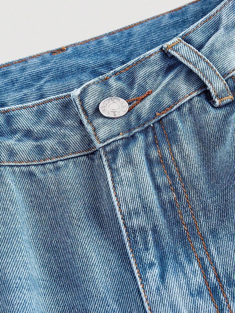 niebieskie spodnie jeans