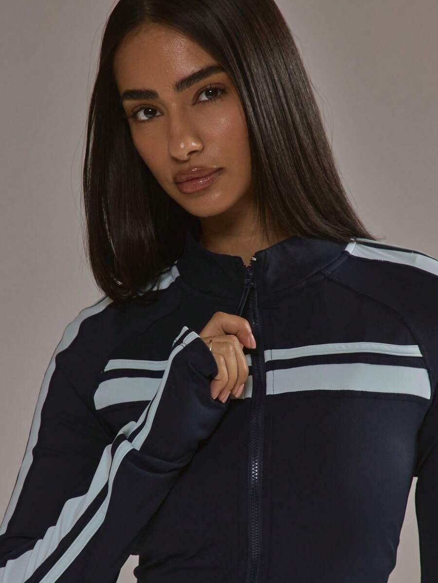 granatowa bluza zamek