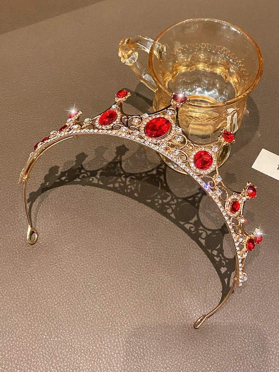 złota korona zdobienia