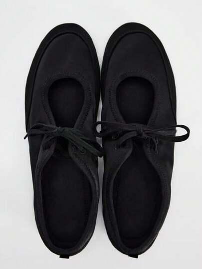czarne buty sportowe