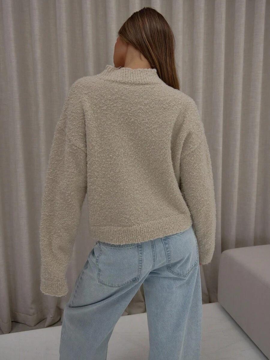 BEŻOWY SWETER STÓJKA
