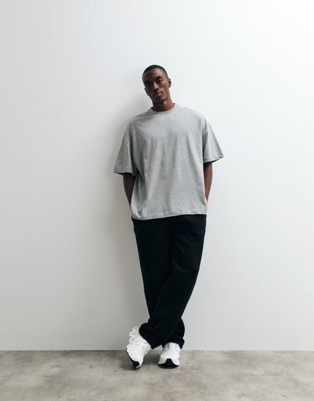 szary oversize t-shirt okrągły dekolt