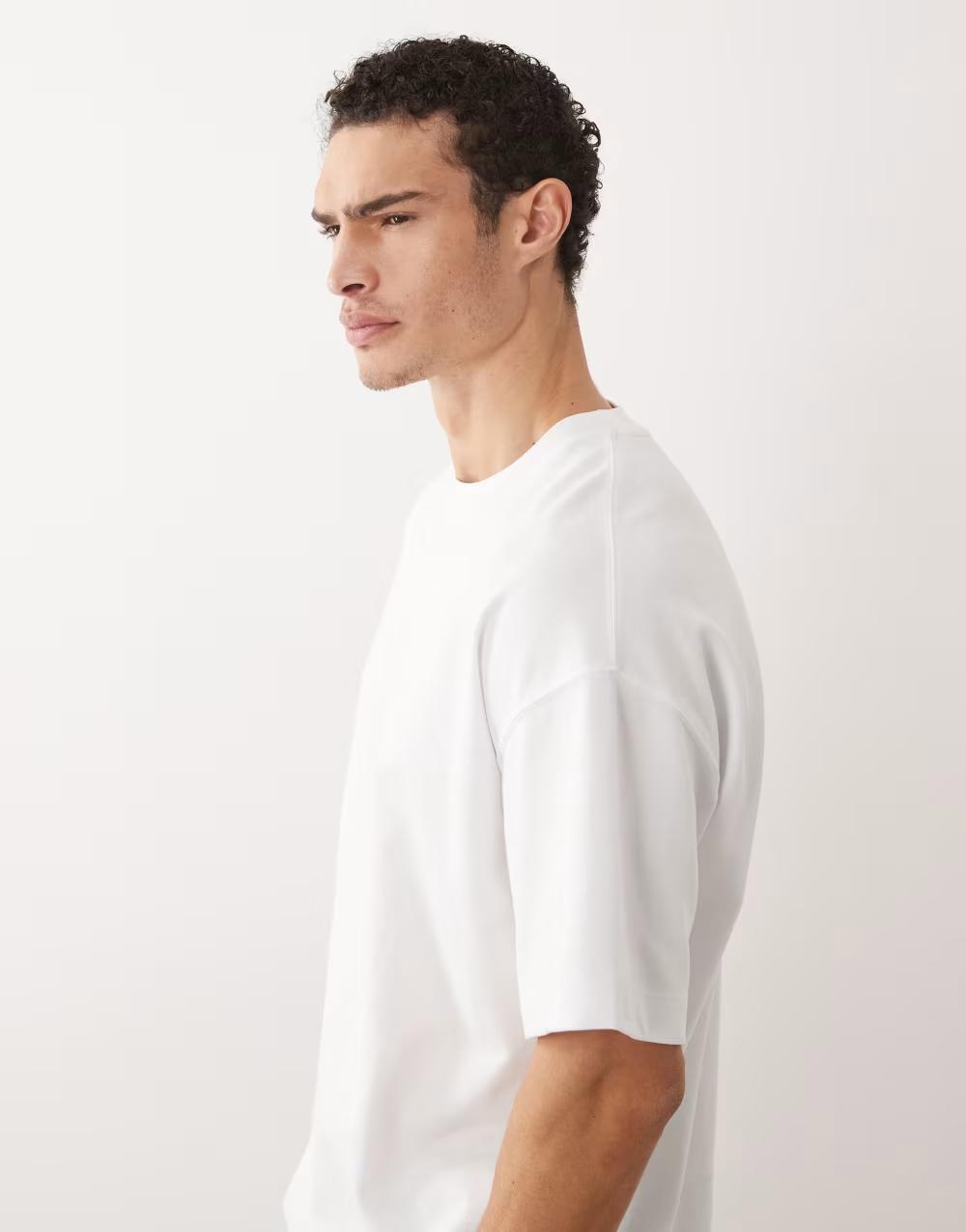 biały klasyczny t-shirt