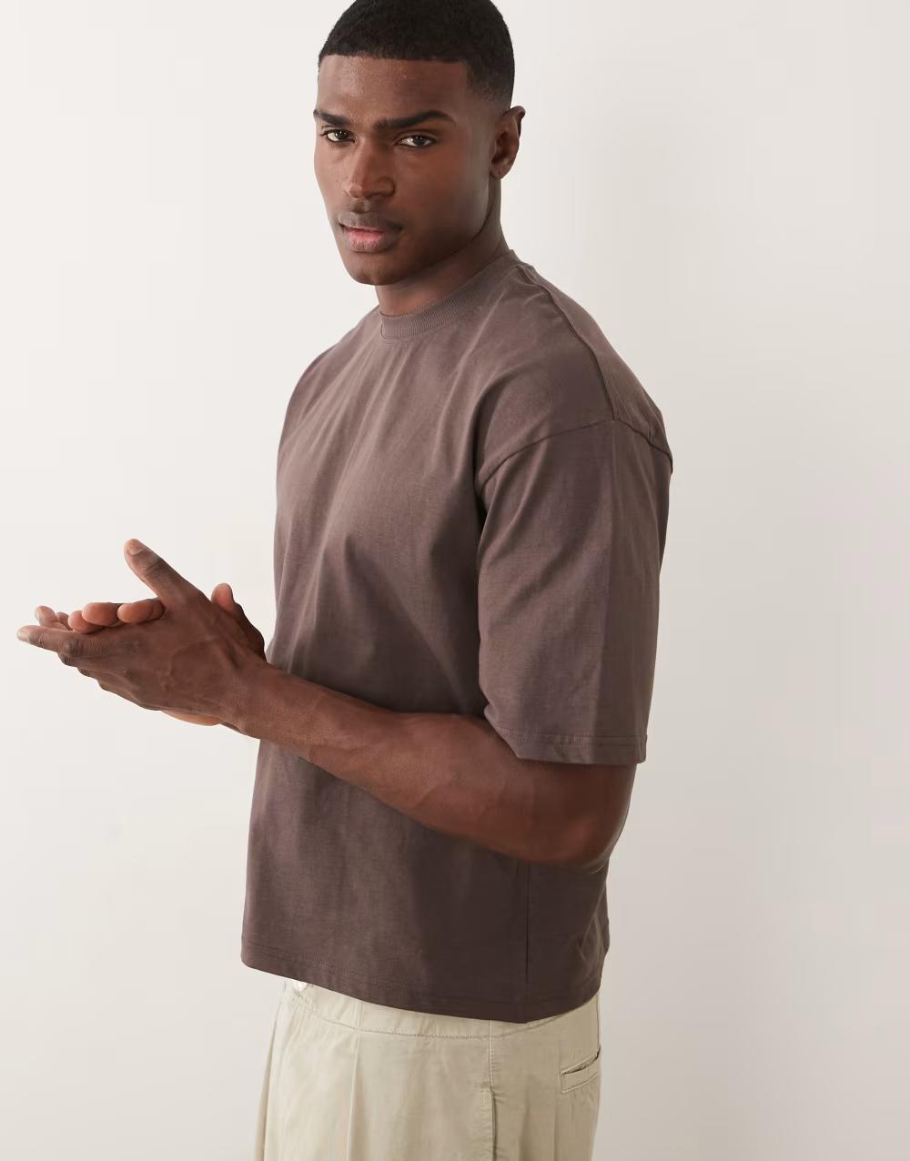brązowy t-shirt oversize okrągły dekolt