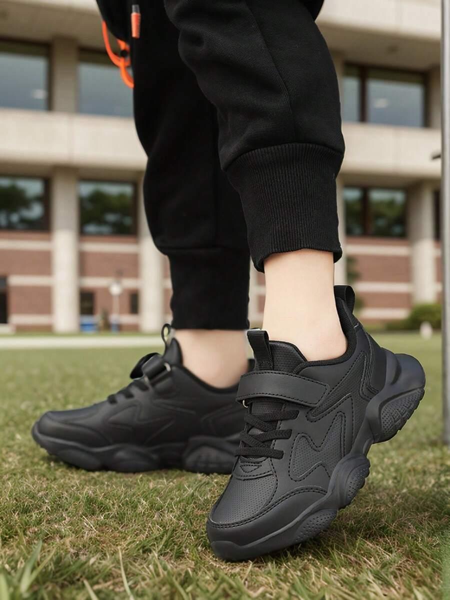 czarne buty sportowe