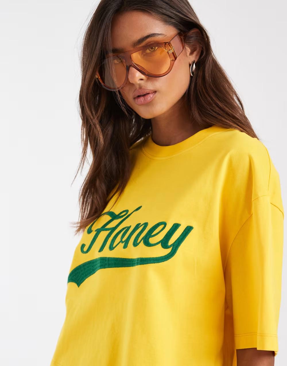 żółty t-shirt haft