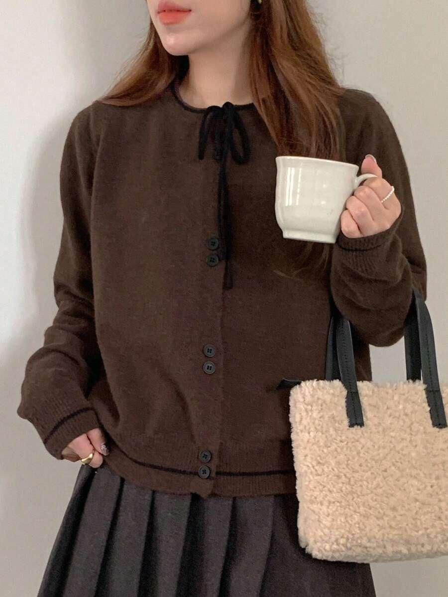 BRĄZOWY SWETER GUZIKI