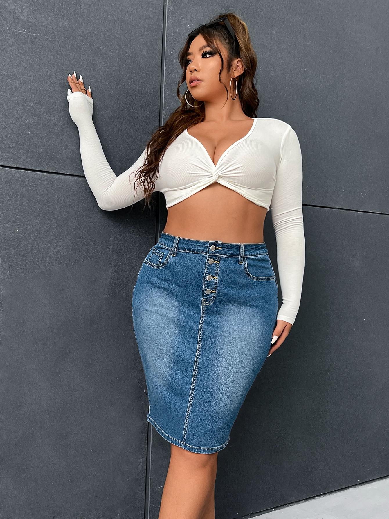 niebieska spódnica jeans