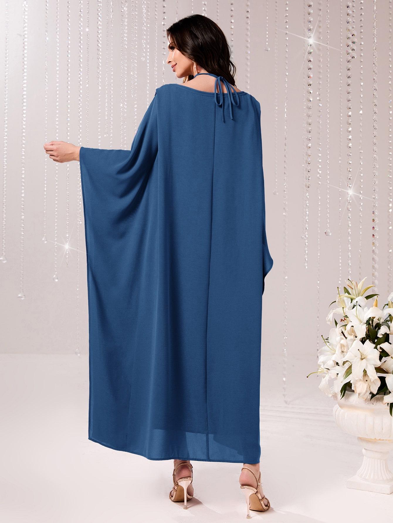 SUKIENKA OVERSIZE Z PELERYNĄ I PASKIEM