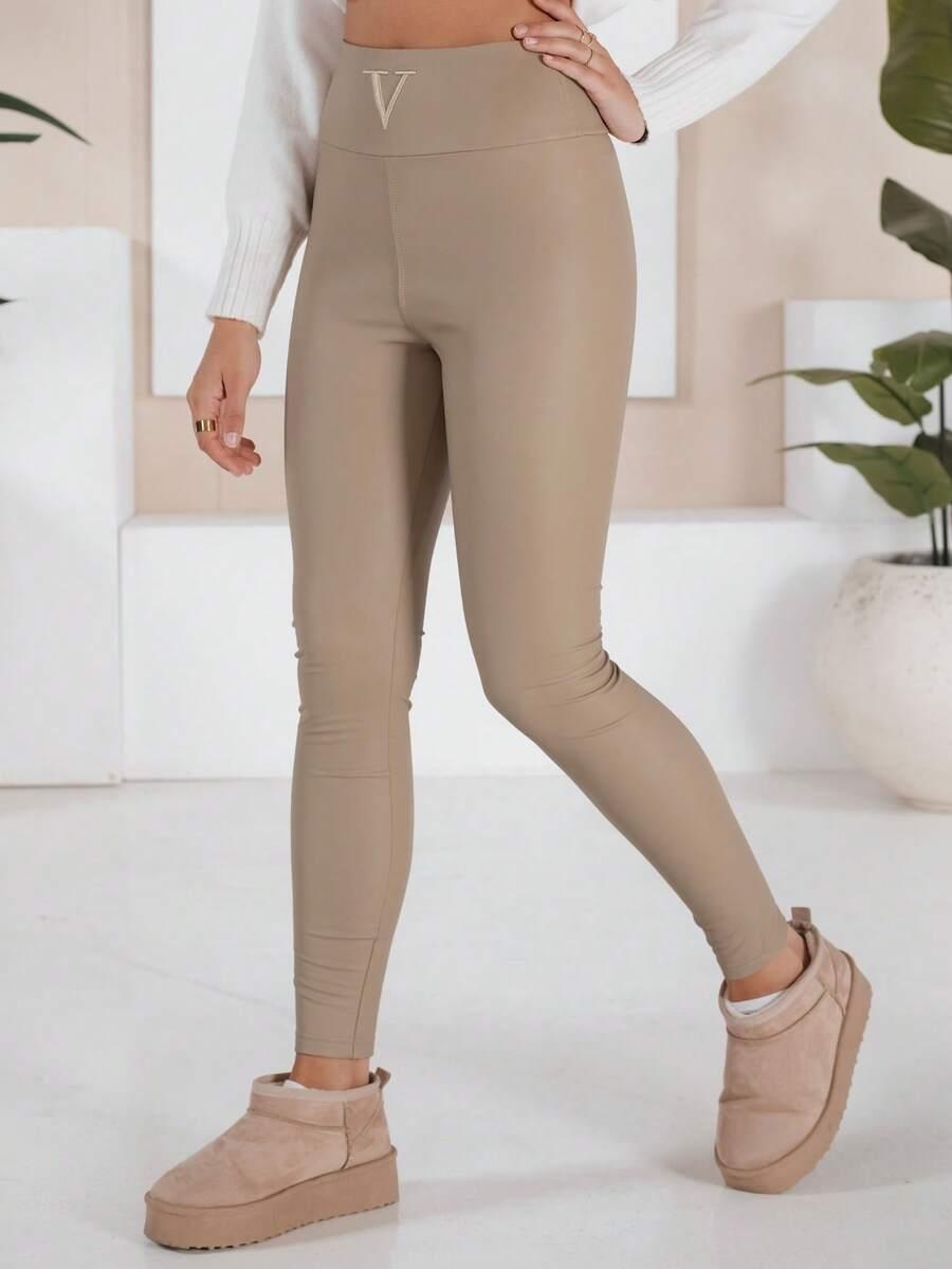 beżowe legginsy imitacja skóry