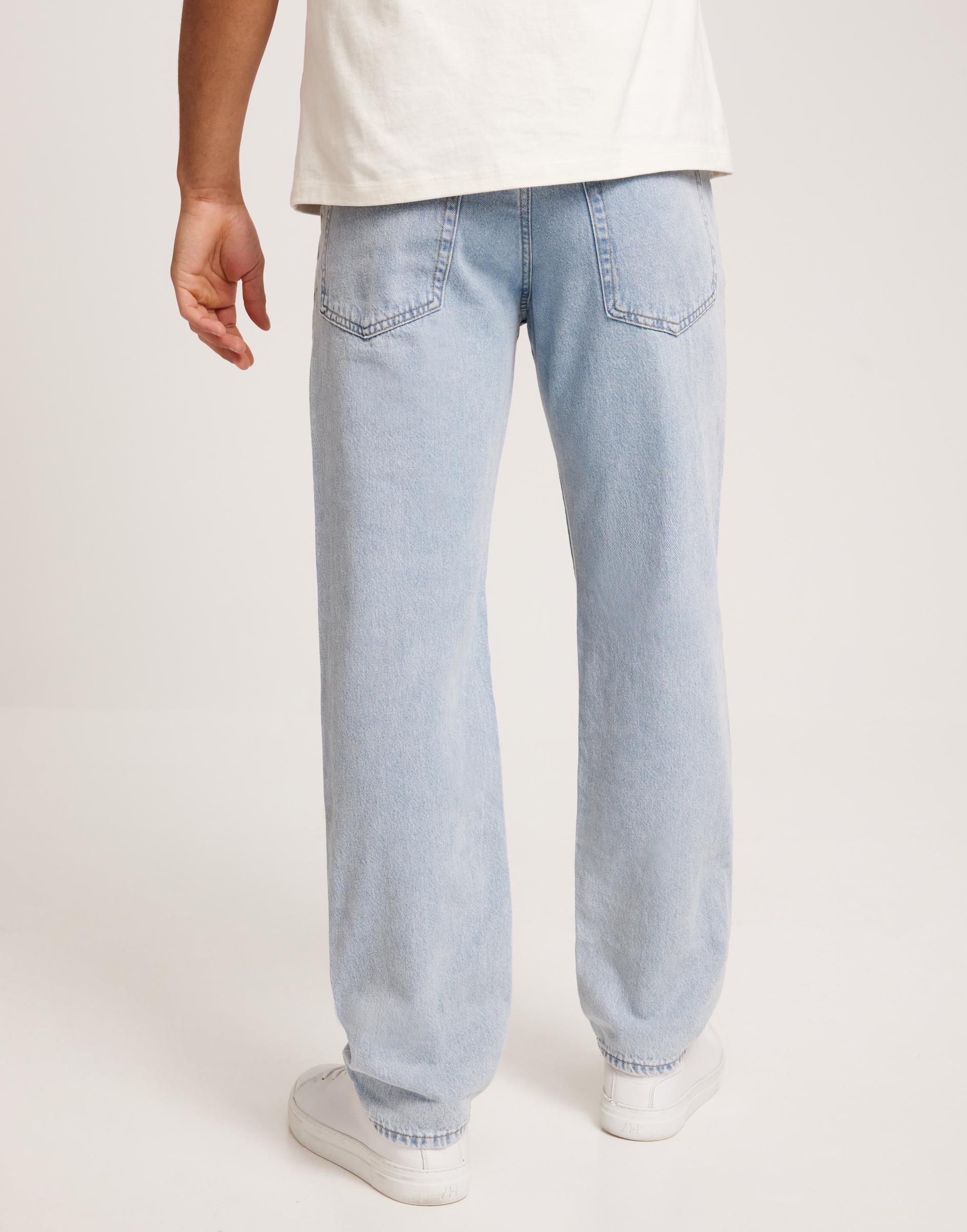 klasyczne spodnie jeans
