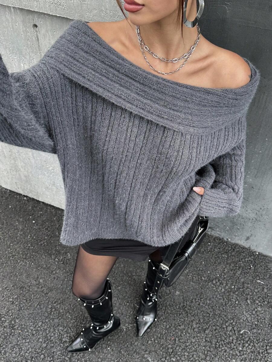SWETER Z ODKRYTYMI RAMIONAMI