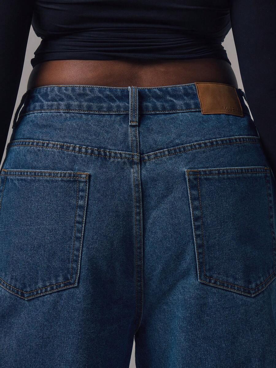 niebieskie spodnie jeans 