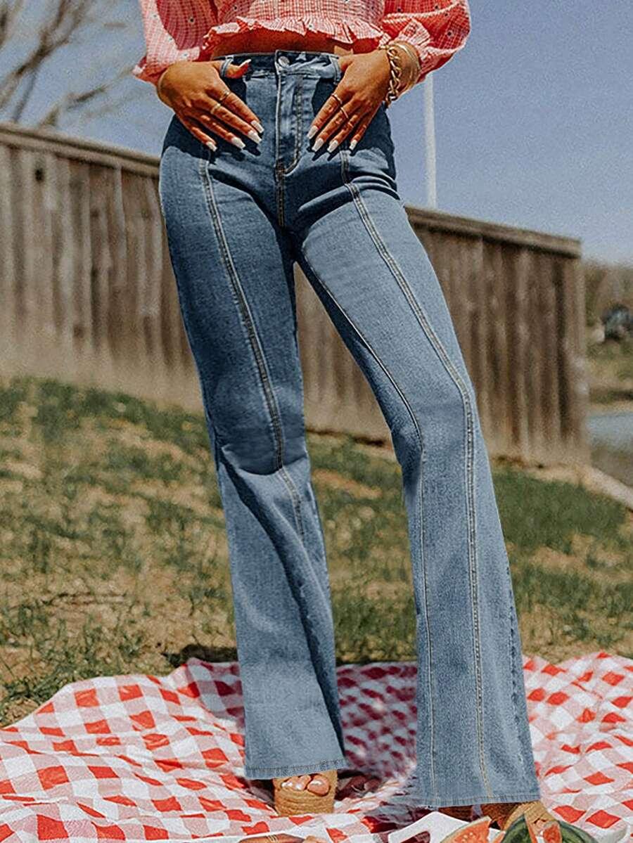 niebieskie spodnie jeans
