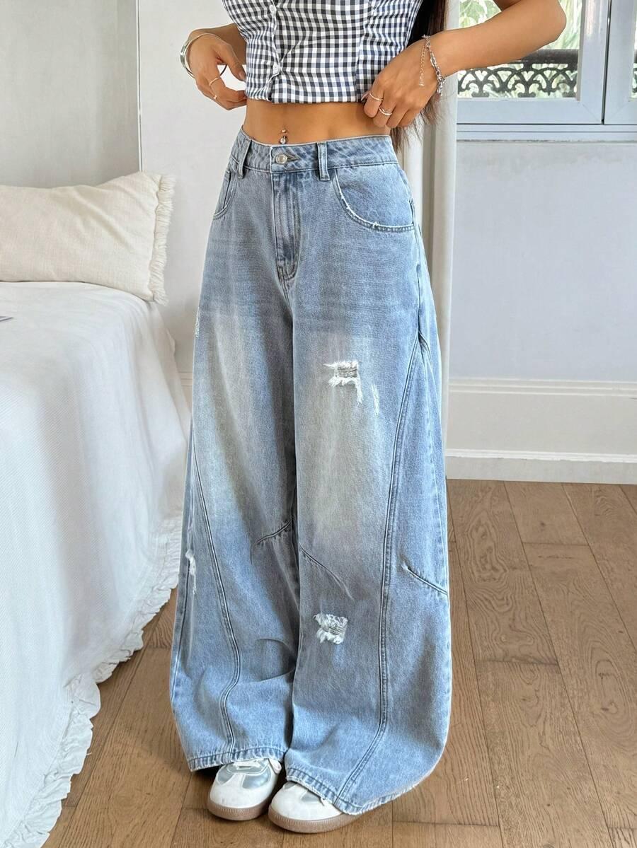 niebieskie spodnie jeans
