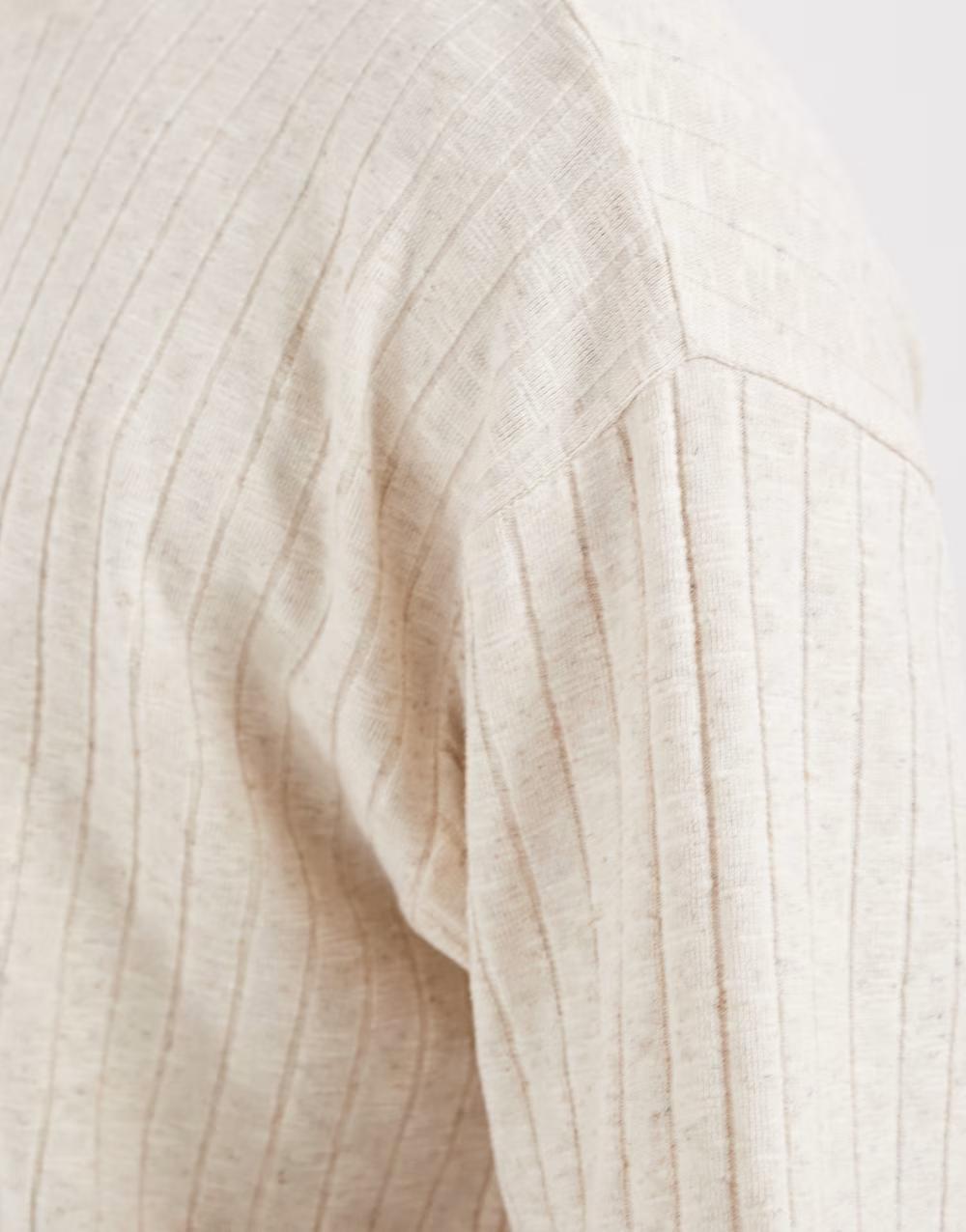 beżowy t-shirt z domieszką lnu oversize okrągły dekolt