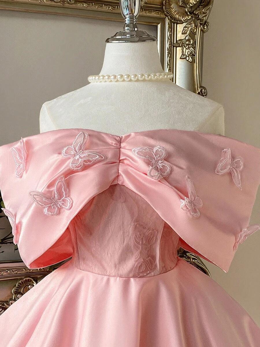 ROZKLOSZOWANA SUKIENKA MINI