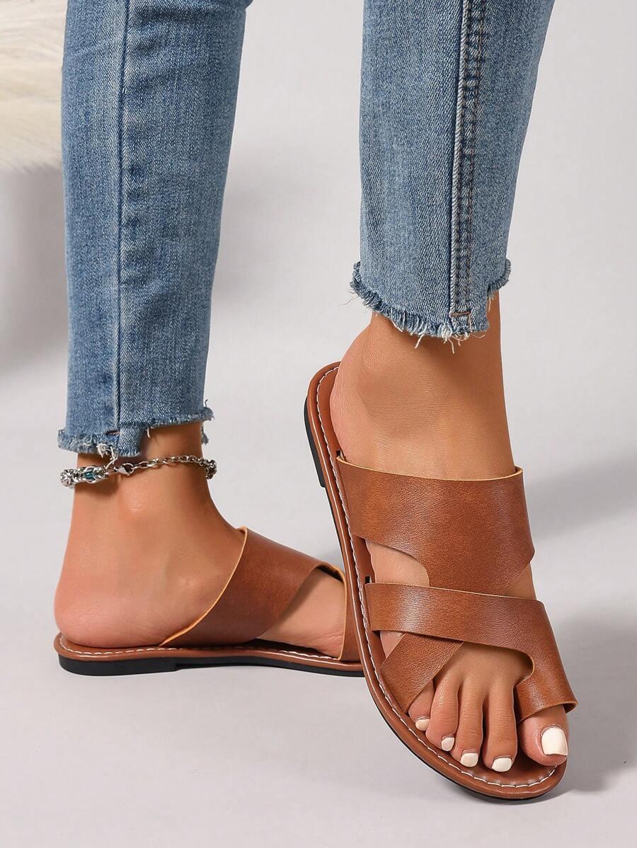 brązowe klapki casual