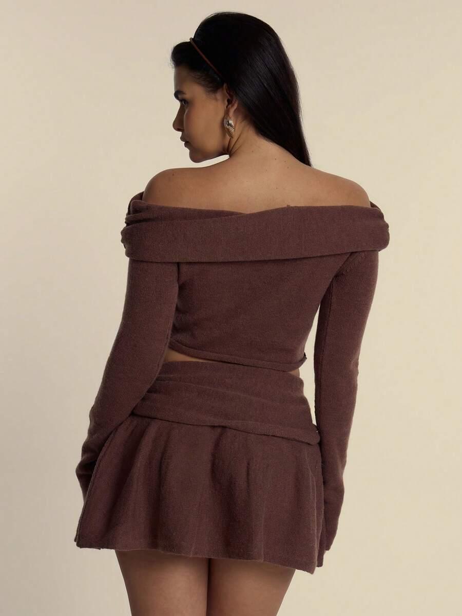 BRĄZOWY SWETER ODKRYTE RAMIONA 