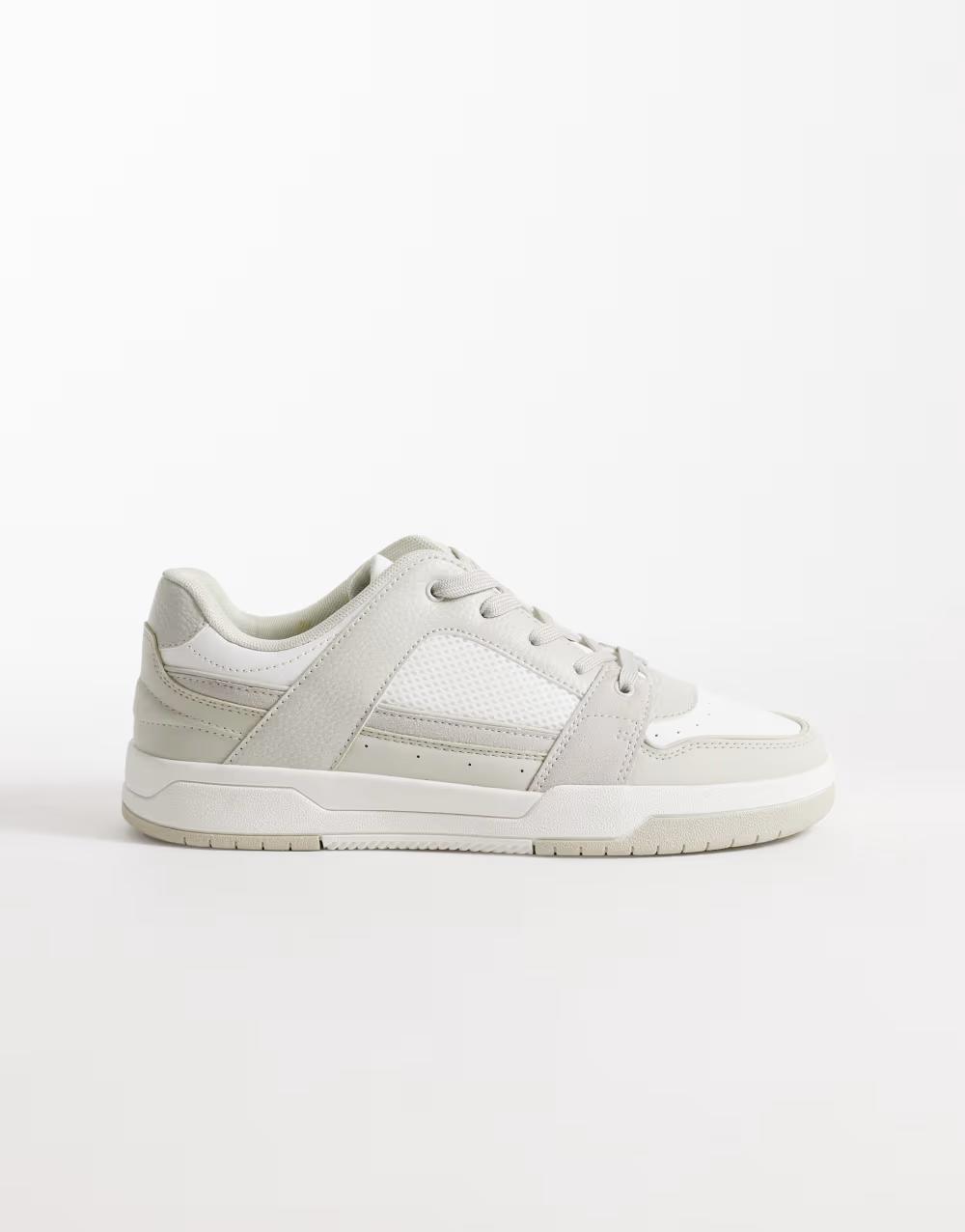 szare buty sportowe