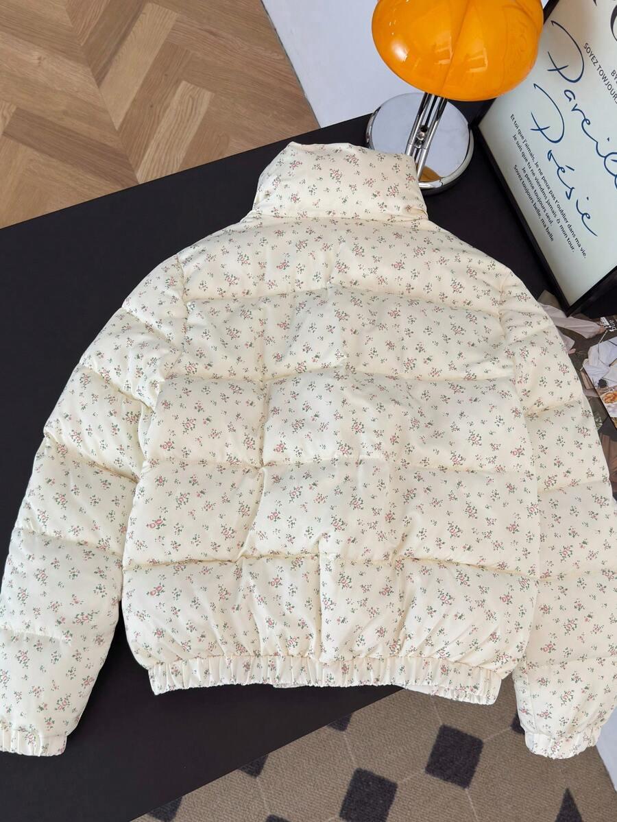 biała kurtka wzór kwiat
