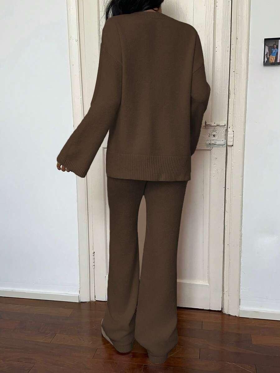 brązowy luźny sweter