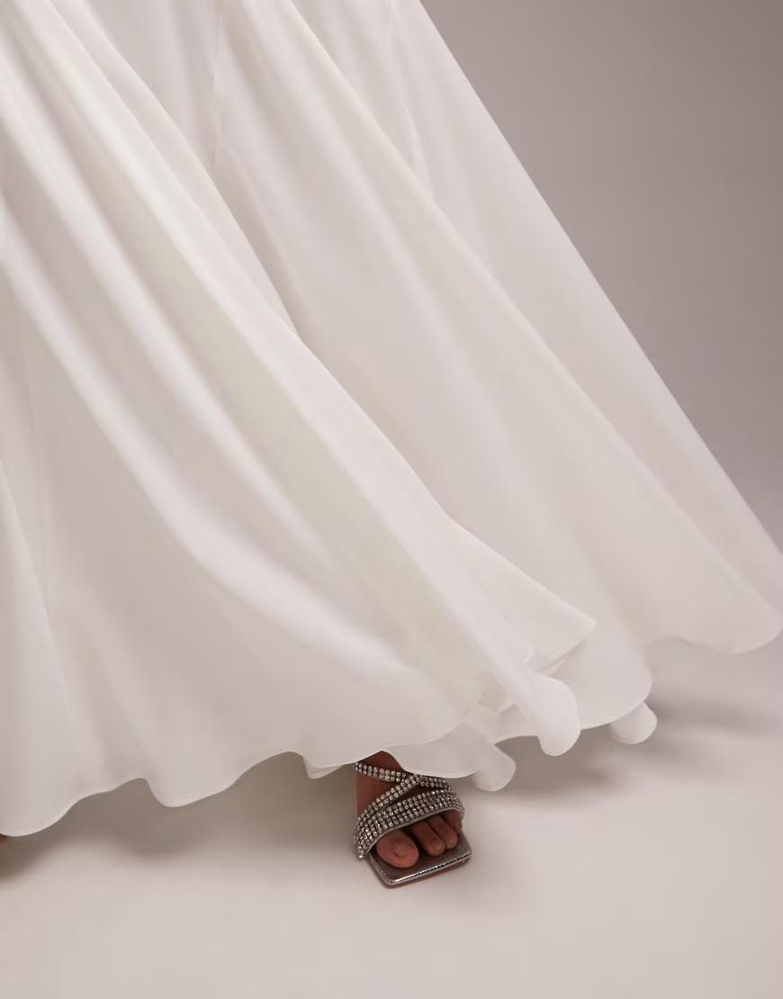 BIAŁA SUKNIA ŚLUBNA ODKRYTE PLECY