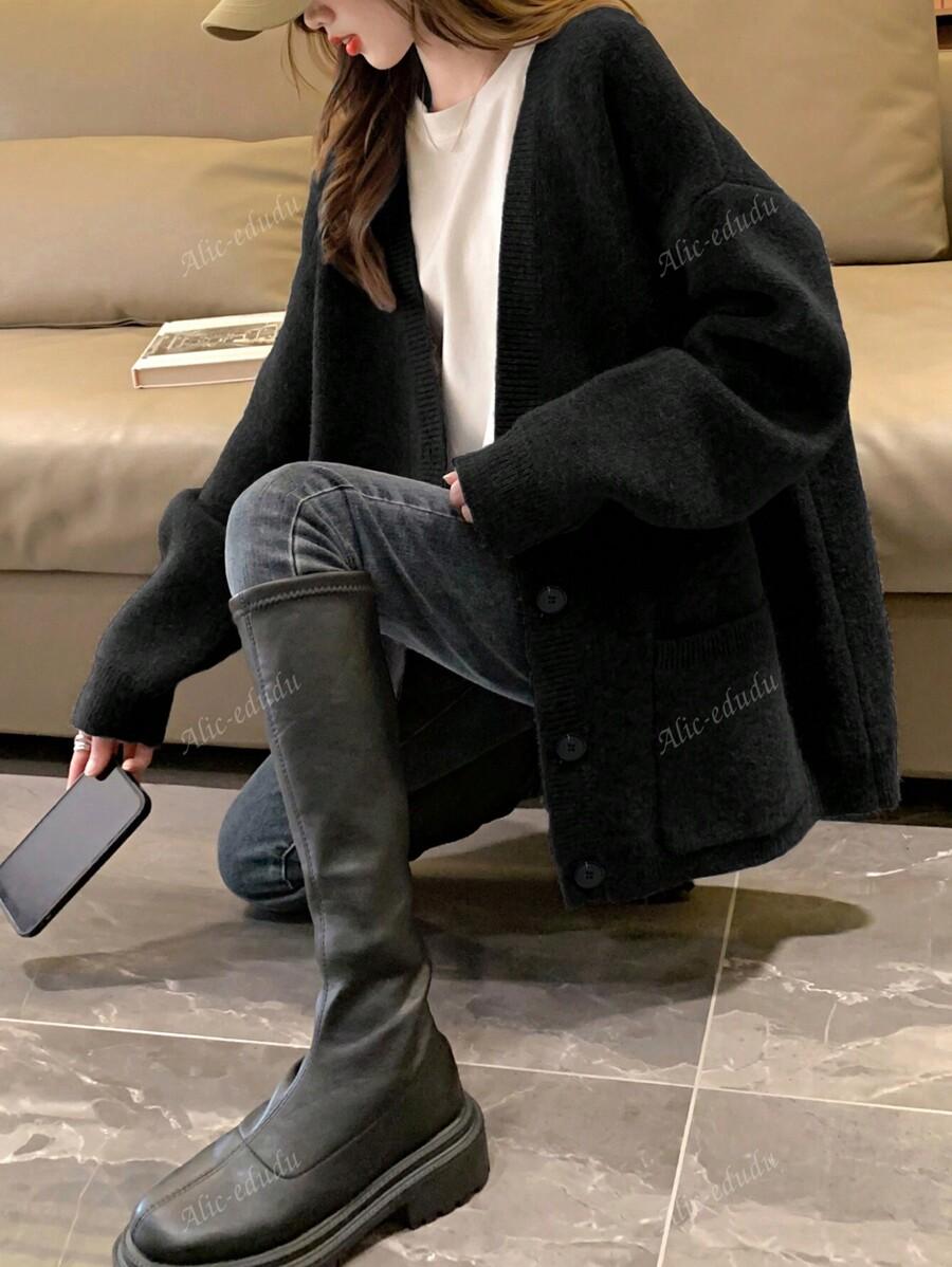 CZARNY LUŹNY SWETER