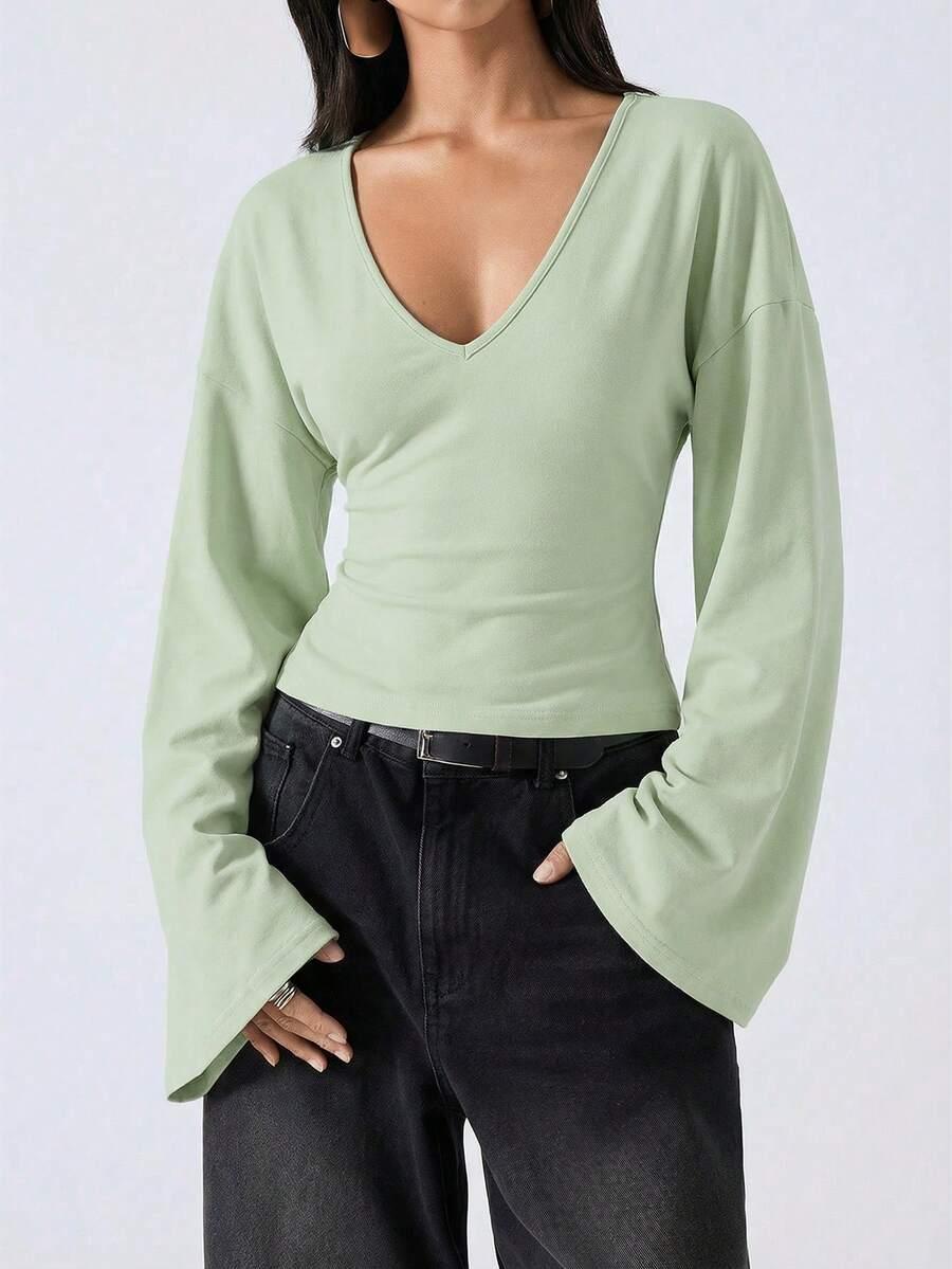zielona bluzka rozszerzane rękawy v-neck