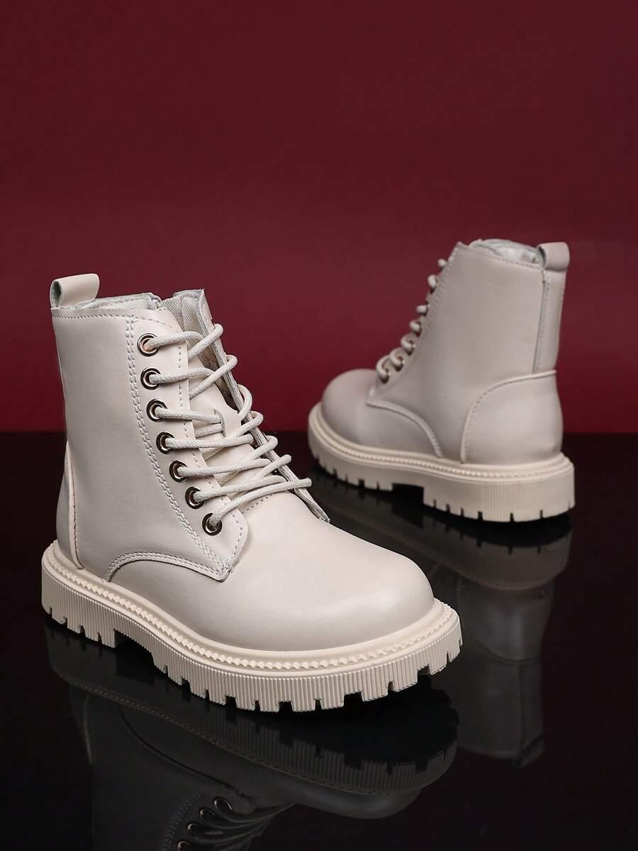 BEŻOWE BOTKI ZAMEK
