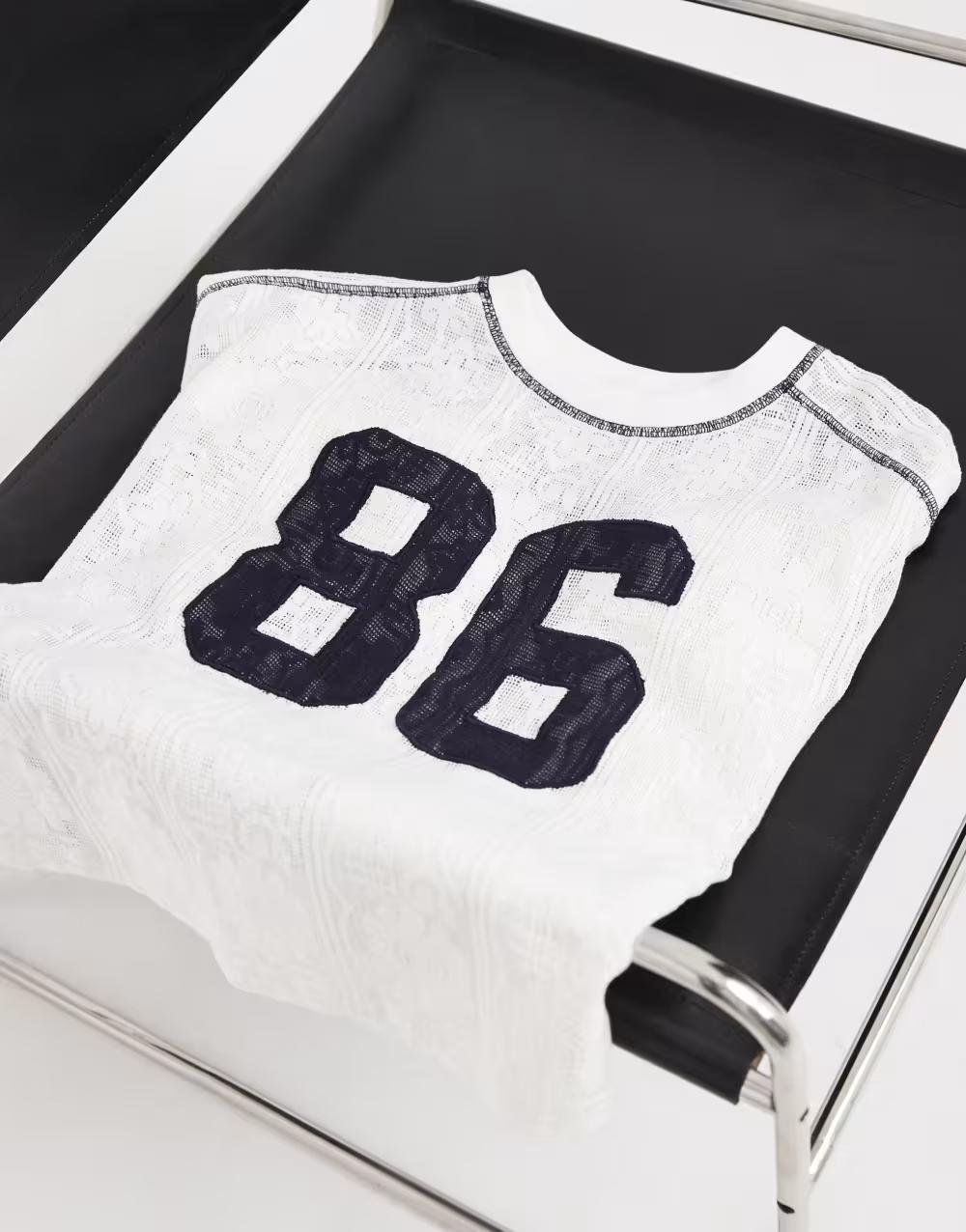 biały t-shirt oversize print