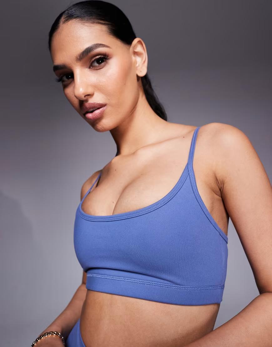 NIEBIESKI SPORTOWY TOP