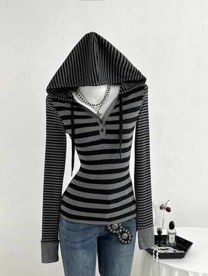 sweter w paski