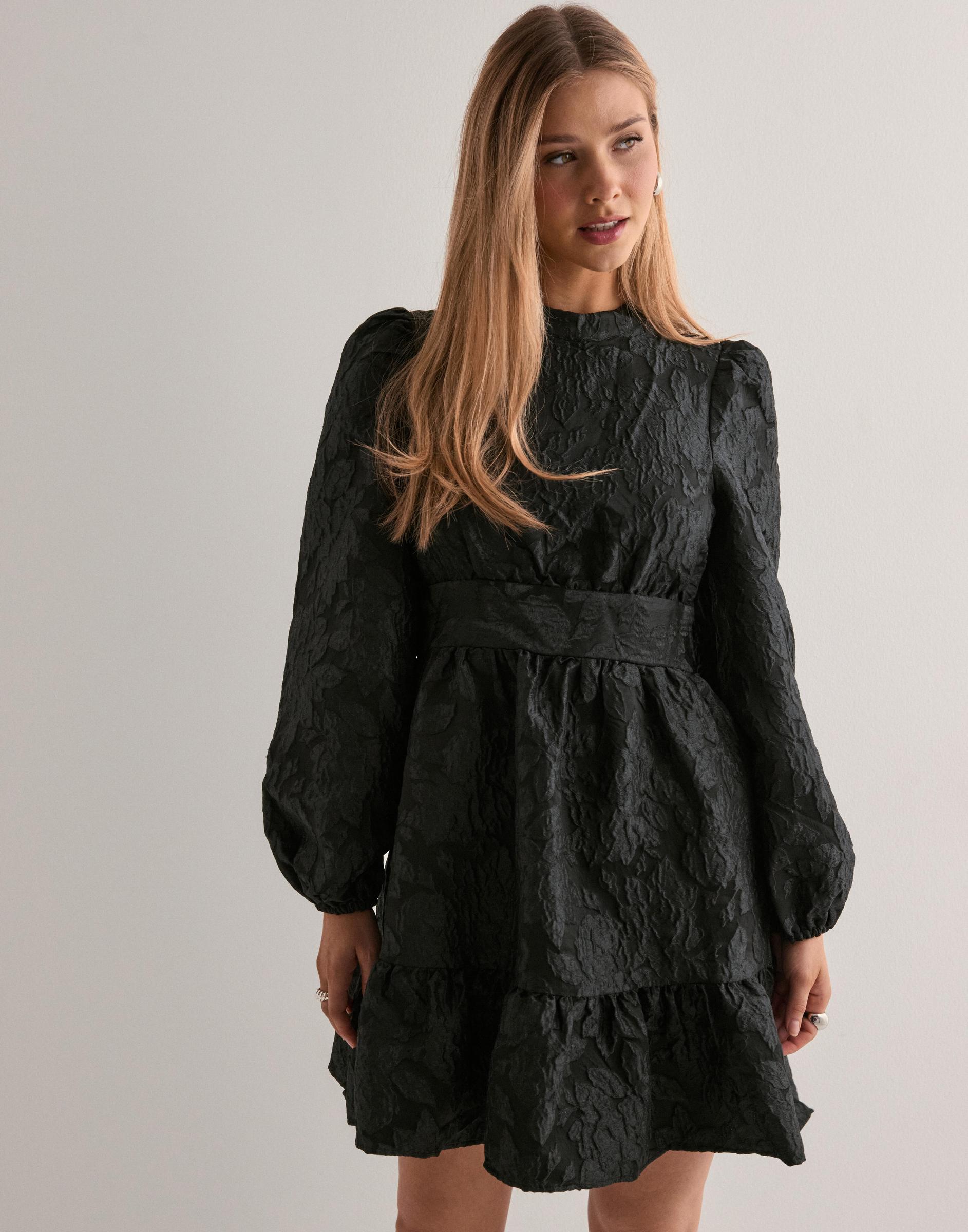 CZARNA MINI SUKIENKA STRUKTURA