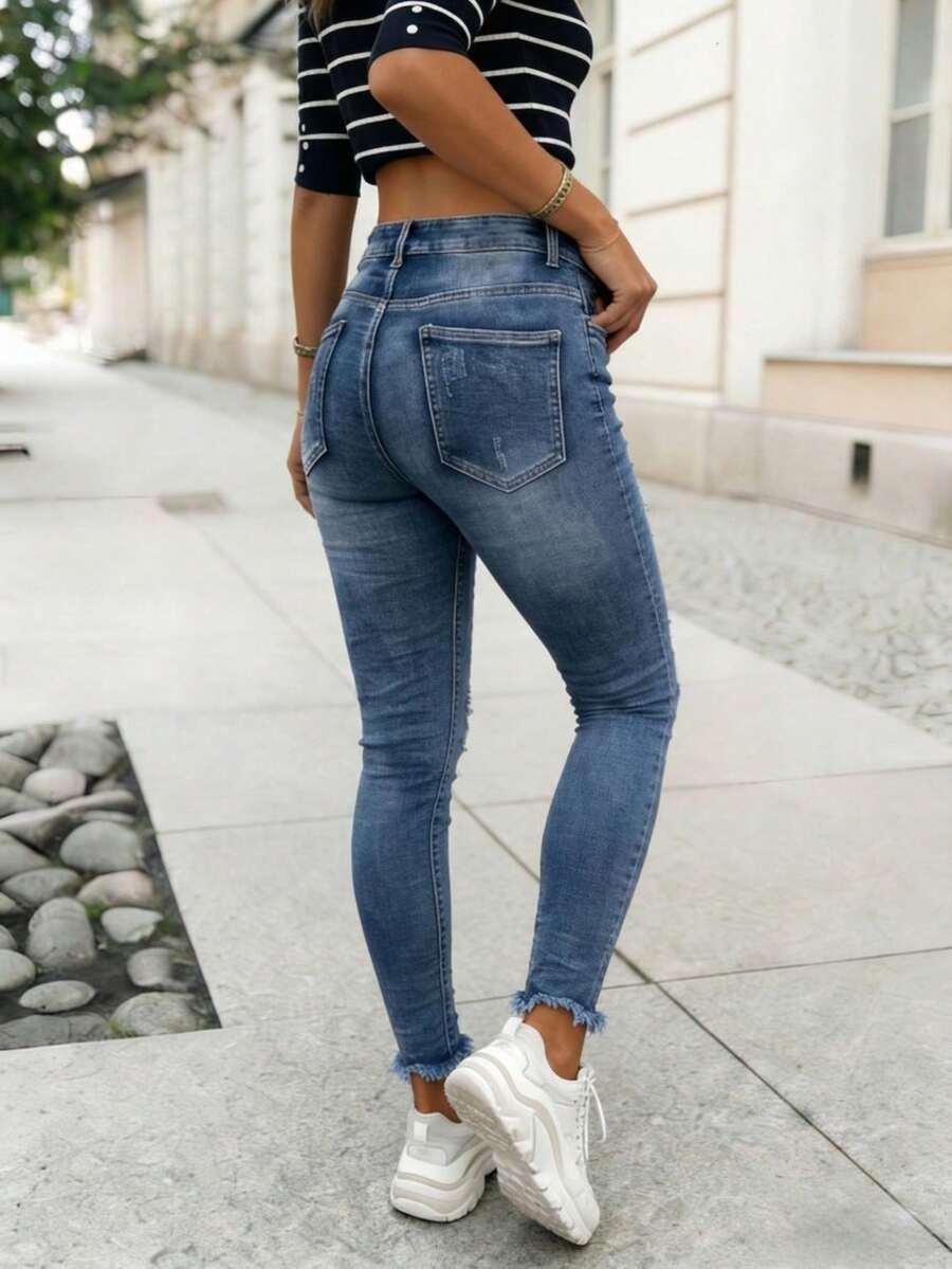 niebieskie spodnie jeans 