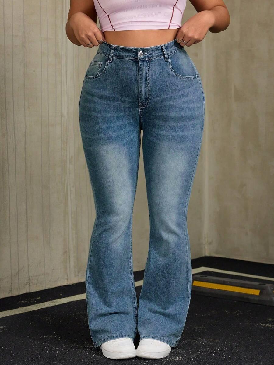 niebieskie spodnie jeans dzwony