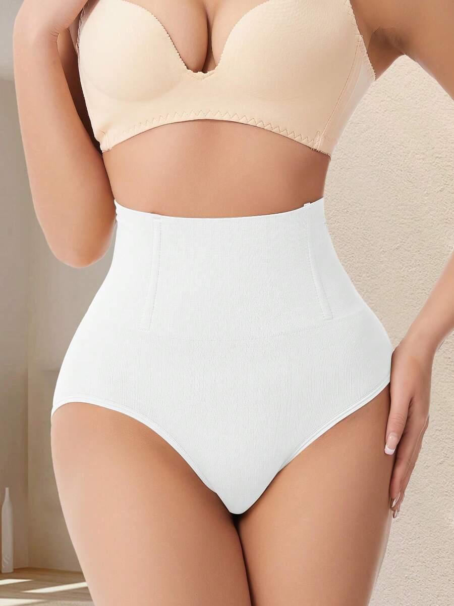 białe modelujące majtki