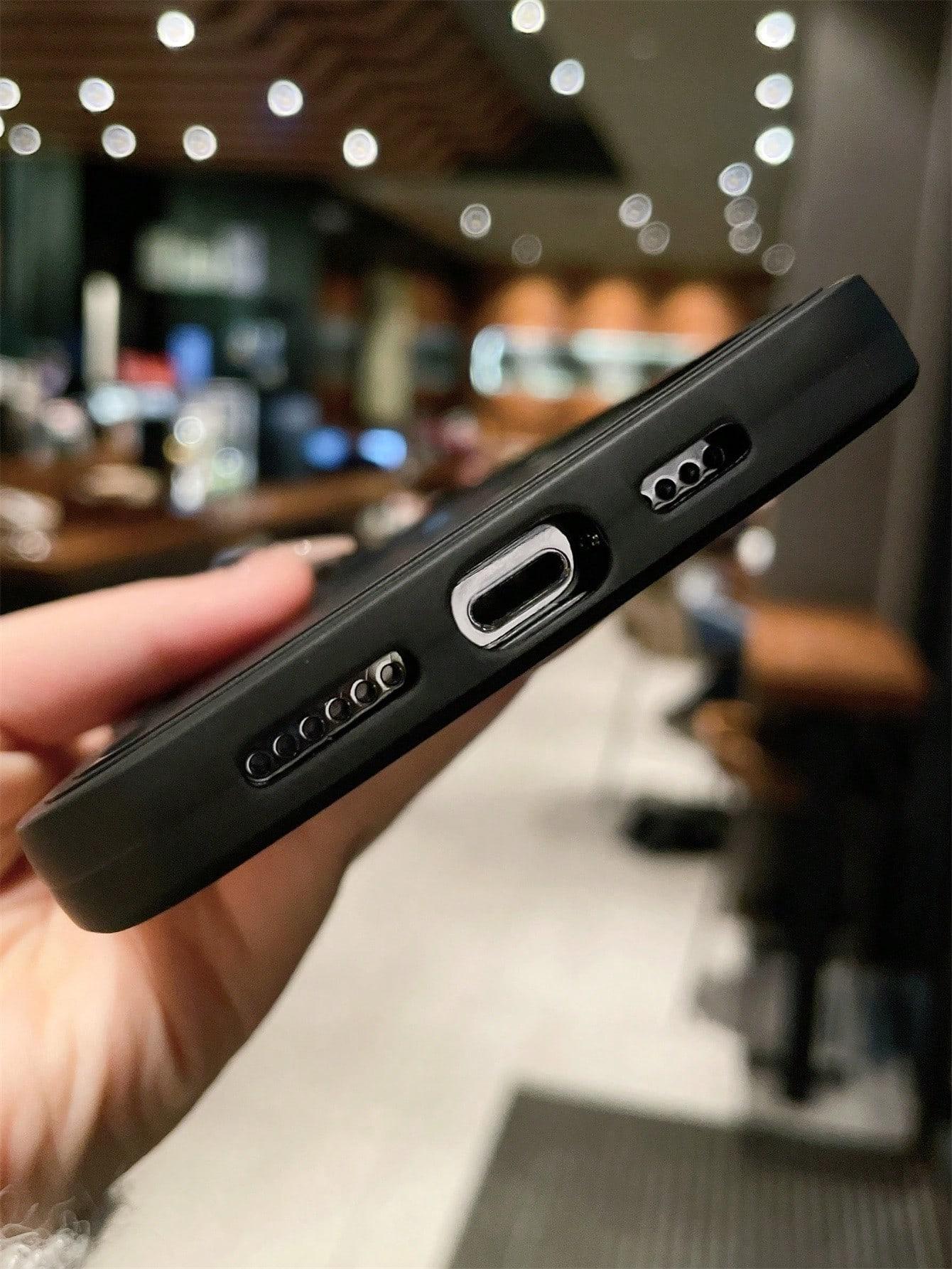 czarne etui na telefon iphone 15 pro