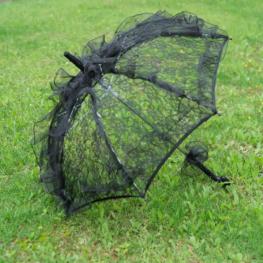 czarny parasol koronka