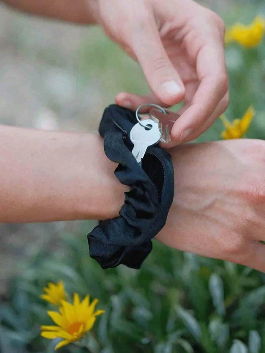 CZARNA GUMKA DO WŁOSÓW Z KIESZONKĄ 1szt.