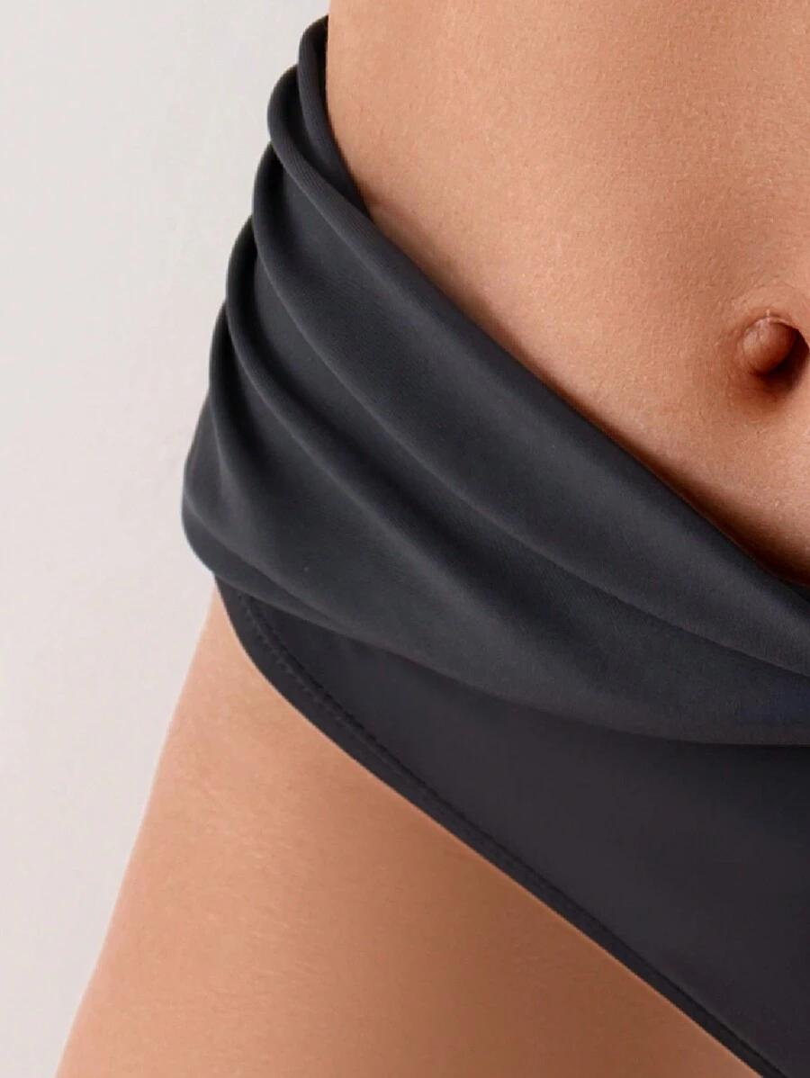 czarny dół od bikini